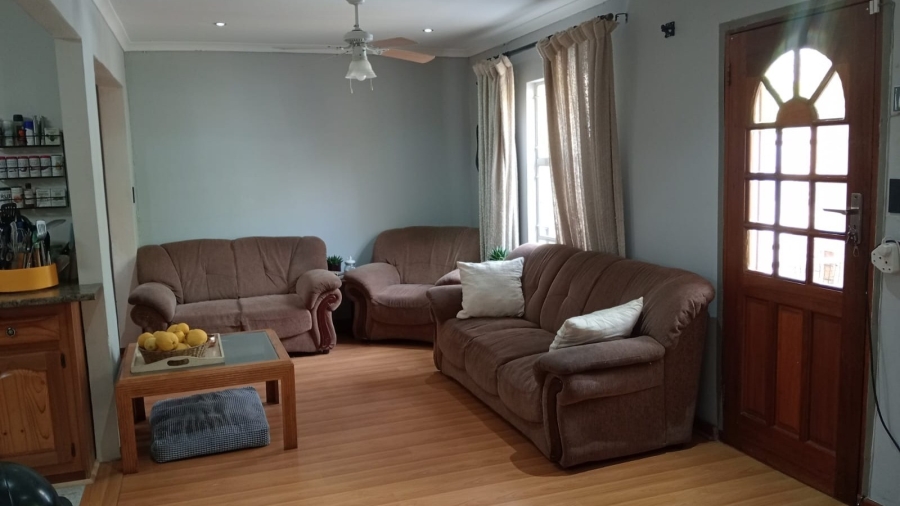 4 Bedroom Property for Sale in Pellissier Free State